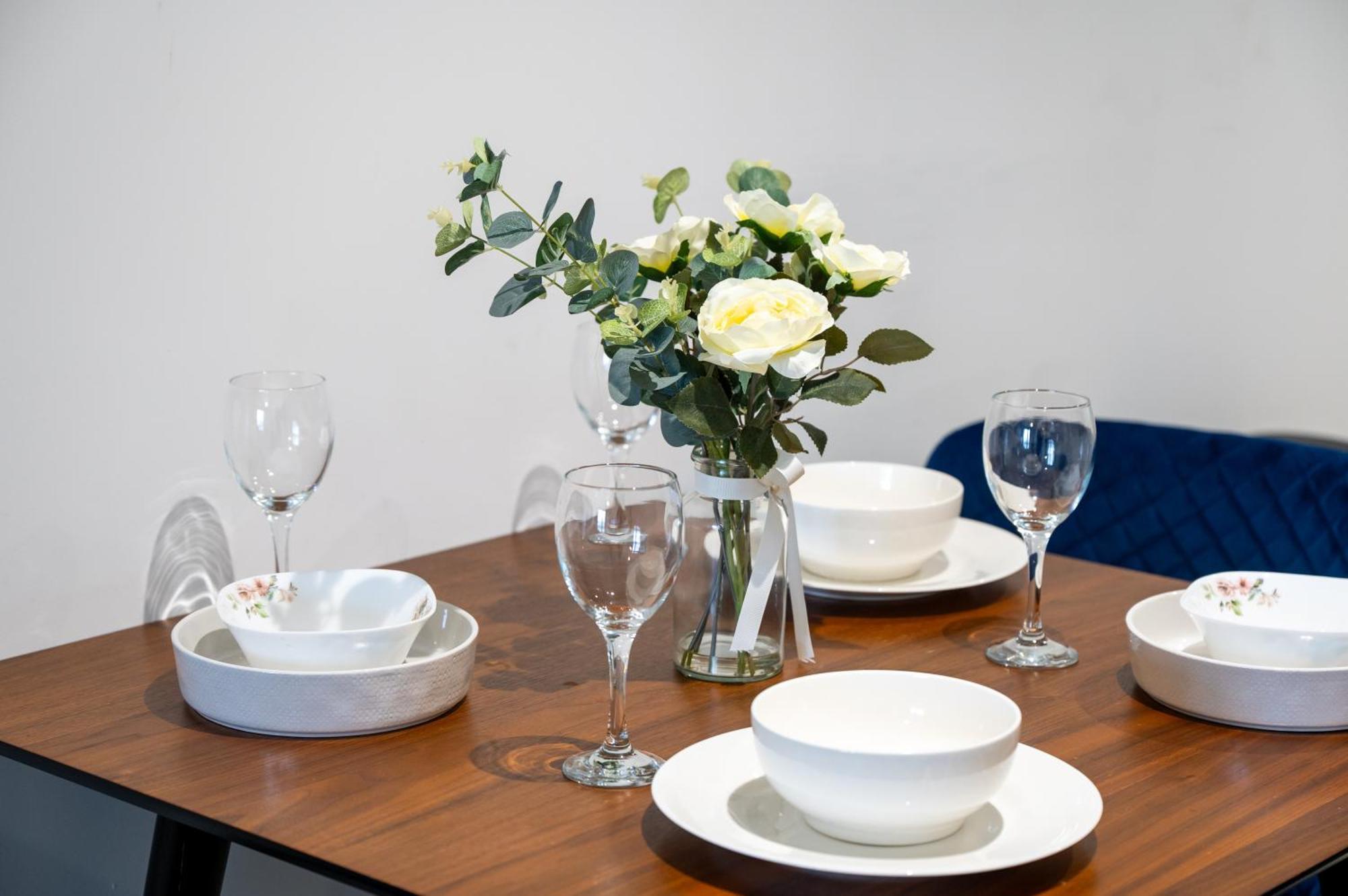 Stylish & Spacious Salford Quays One Bedroom High Floor Apartment With Balcony Manchester Esterno foto