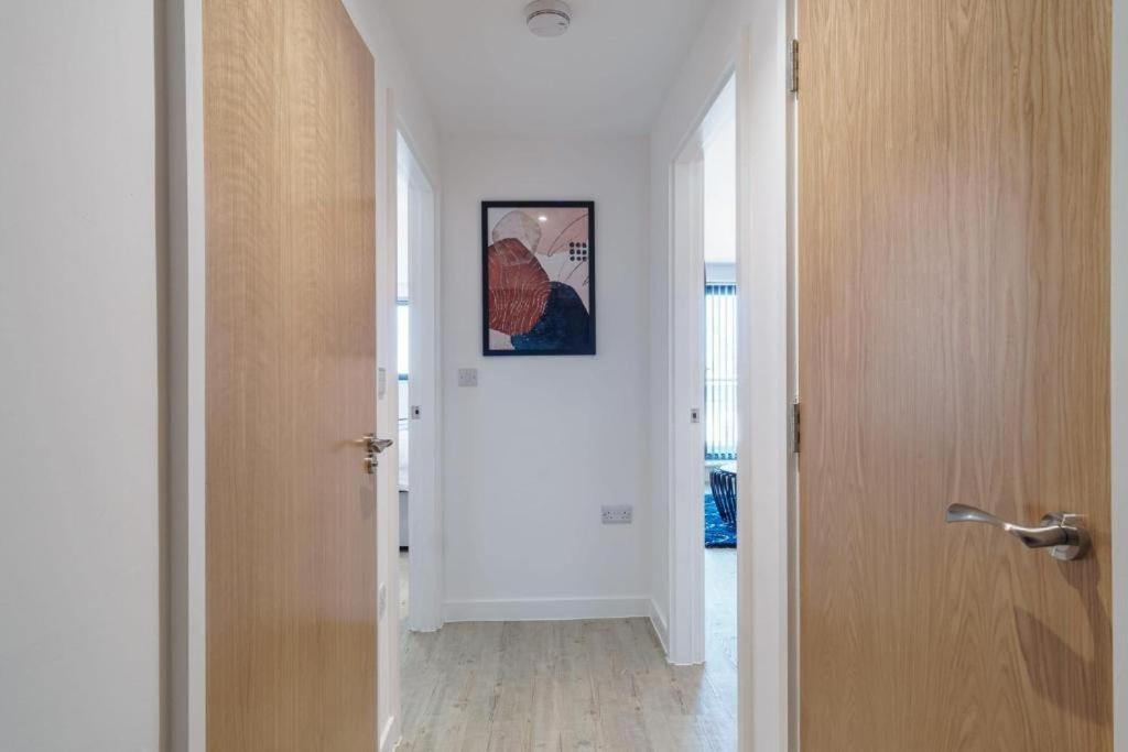 Stylish & Spacious Salford Quays One Bedroom High Floor Apartment With Balcony Manchester Esterno foto