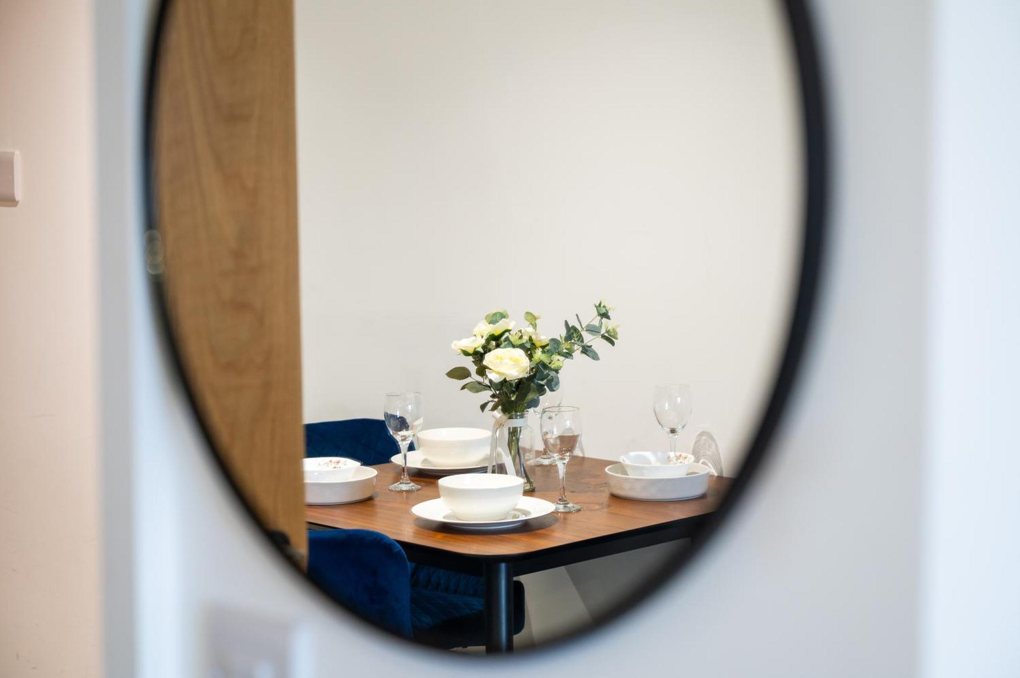 Stylish & Spacious Salford Quays One Bedroom High Floor Apartment With Balcony Manchester Esterno foto