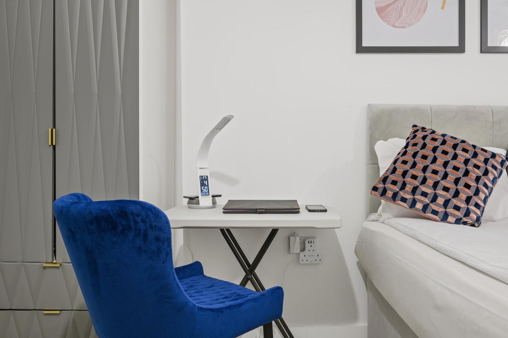 Stylish & Spacious Salford Quays One Bedroom High Floor Apartment With Balcony Manchester Esterno foto